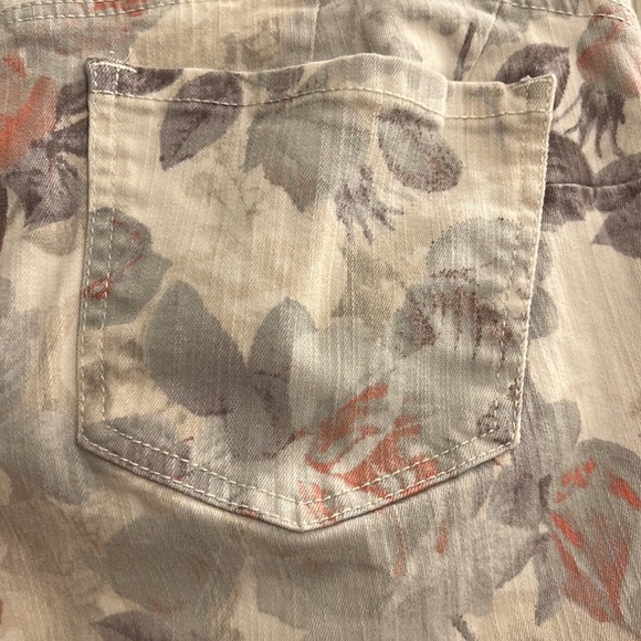 Code Bleu ladies shorts - Picture 7 of 9